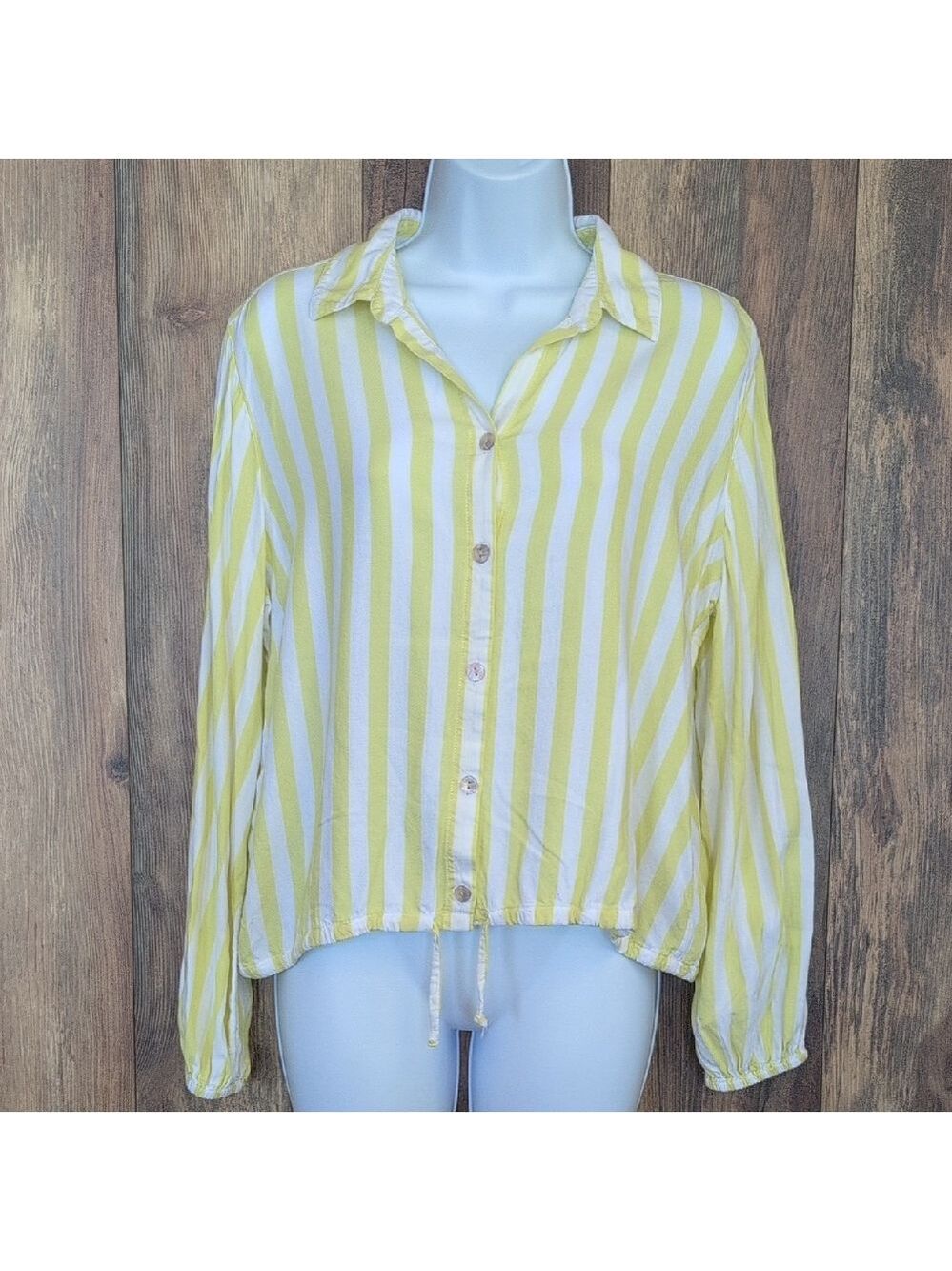 beachlunchlounge Yellow and White Striped Button Down Shirt M              L119